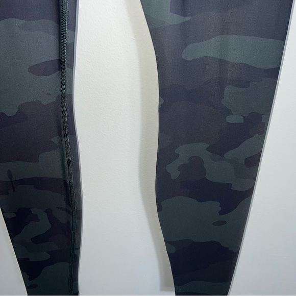 Alo Yoga Women's High Rise Leggings-Camo-29" Inseam-Size Small - Picture 4 of 8